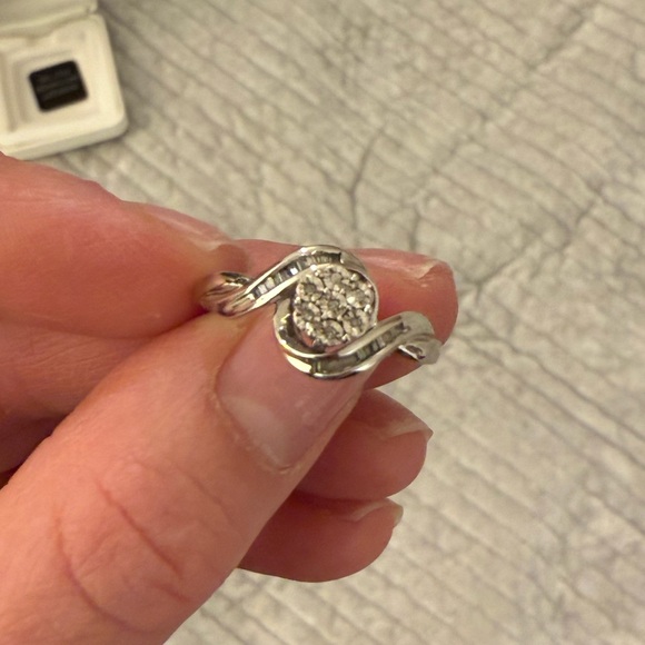 NWT | Women’s Diamond Ring | size 8 - Picture 7 of 8